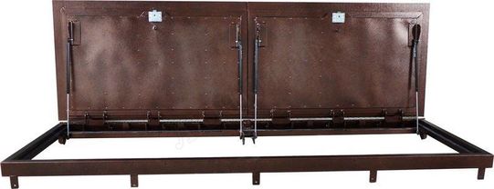 Напольный люк Дворник Уголок, нержавеющий рифленый лист, 2 створки Напольный люк Дворник Уголок, нержавеющий рифленый лист, 2 створки